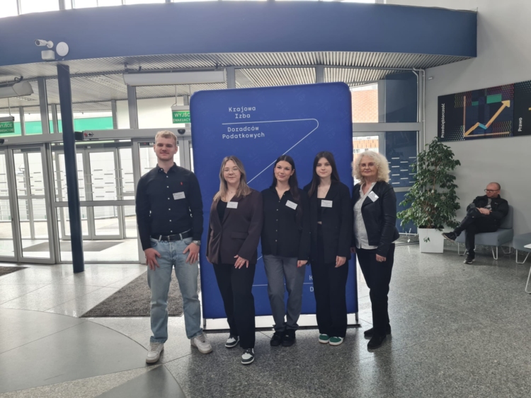 Sukces naszych uczniów w finale XVI Ogólnopolskiego Konkursu Wiedzy o Podatkach